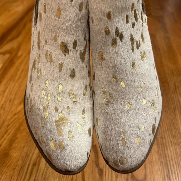 Coconut by Matisse Cream and Gold Leather and Cow Fur ‘Pronto’ Booties size 6.5 - Picture 5 of 10
